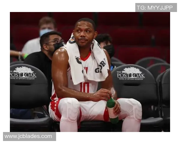 火箭球员戈登连续5场比赛得分破20,成为关键进攻利器 火箭球员戈登连续5场比赛得分破20,成为关键进攻利器